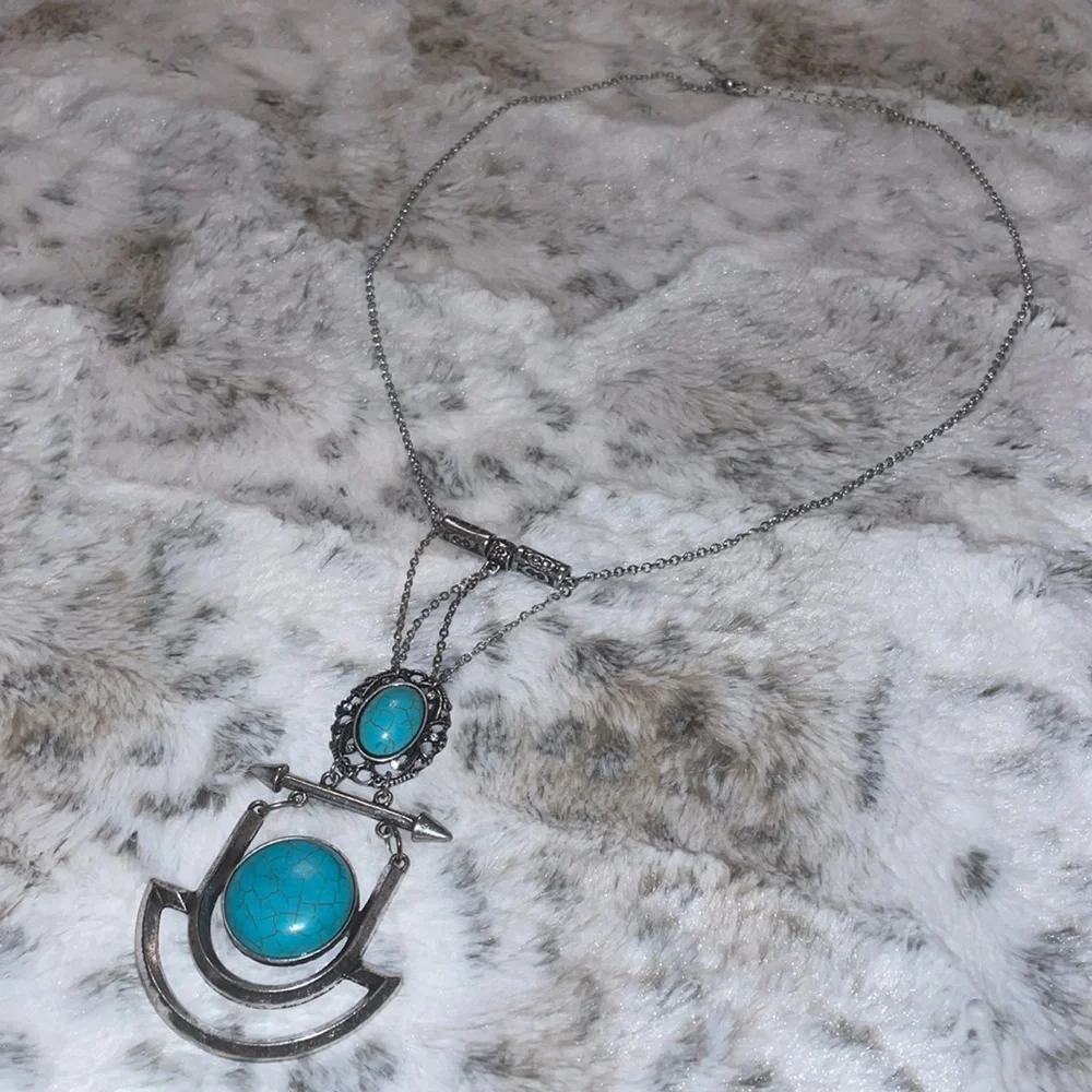 Long silver and turquoise necklace‎